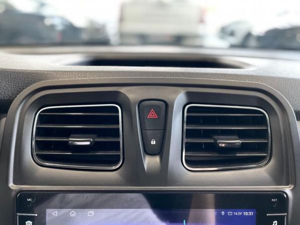 Renault Logan II Рестайлинг с пробегом 2018 года, цена 749 900 рублей, 115800 км, седан, Автокод Объявления