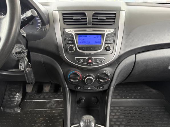 Hyundai Solaris I с пробегом 2013 года, цена 819 000 рублей, 115657 км, седан, Автокод Объявления