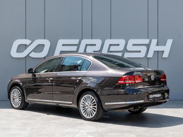 Volkswagen Passat B7 с пробегом 2011 года, цена 1 370 000 рублей, 254461 км, седан, Автокод Объявления