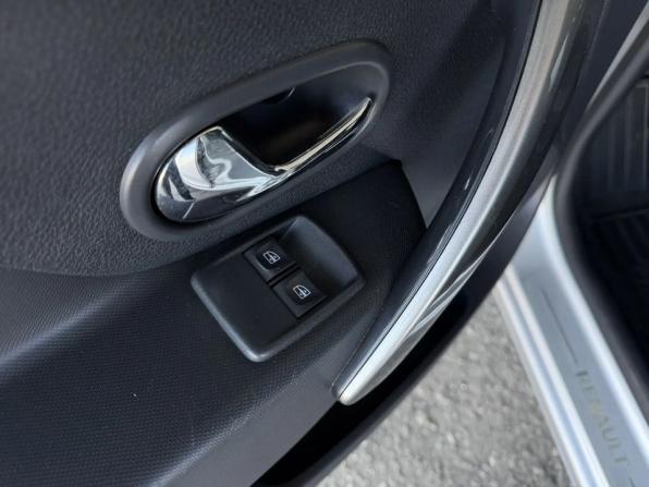 Renault Sandero II с пробегом 2015 года, цена 745 000 рублей, 140716 км, хэтчбек, Автокод Объявления