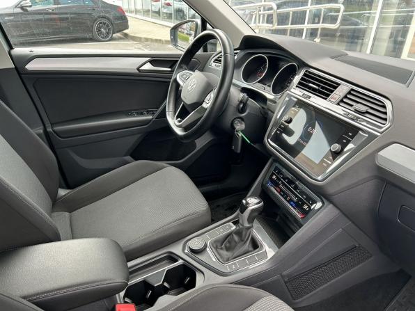 Volkswagen Tiguan II Рестайлинг с пробегом 2021 года, цена 2 399 000 рублей, 103741 км, внедорожник, Автокод Объявления