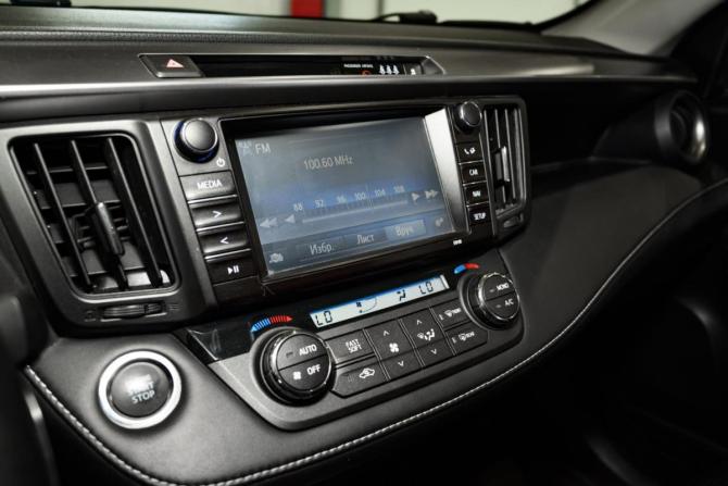 Toyota RAV4 IV (XA40) Рестайлинг с пробегом 2017 года, цена 2 829 000 рублей, 78379 км, внедорожник, Автокод Объявления