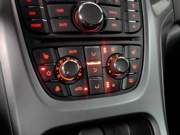 Opel Astra J Рестайлинг с пробегом 2013 года, цена 799 000 рублей, 106498 км, хэтчбек, Автокод Объявления