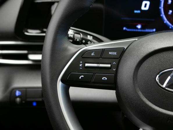 Hyundai Elantra VII (CN7) с пробегом 2022 года, цена 2 190 000 рублей, 55838 км, седан, Автокод Объявления