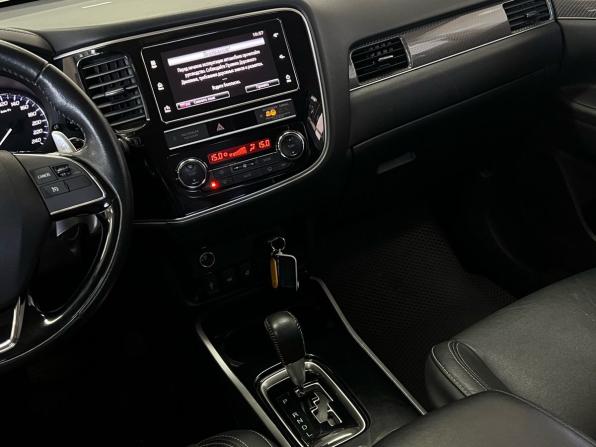 Mitsubishi Outlander III Рестайлинг 3 с пробегом 2019 года, цена 2 499 000 рублей, 120720 км, внедорожник, Автокод Объявления