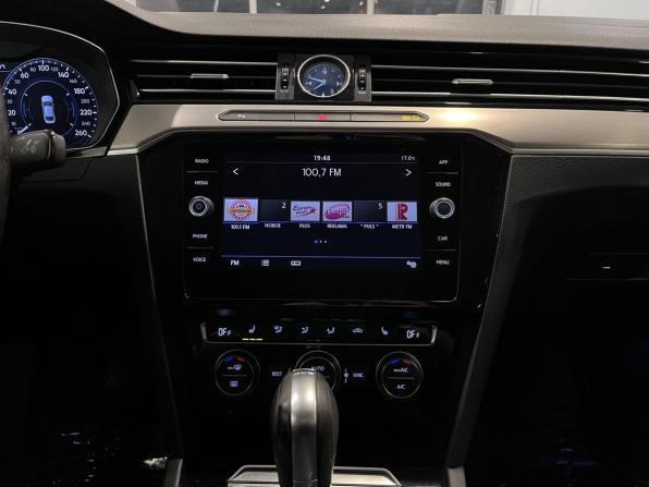 Volkswagen Passat B8 с пробегом 2018 года, цена 2 682 000 рублей, 84376 км, седан, Автокод Объявления