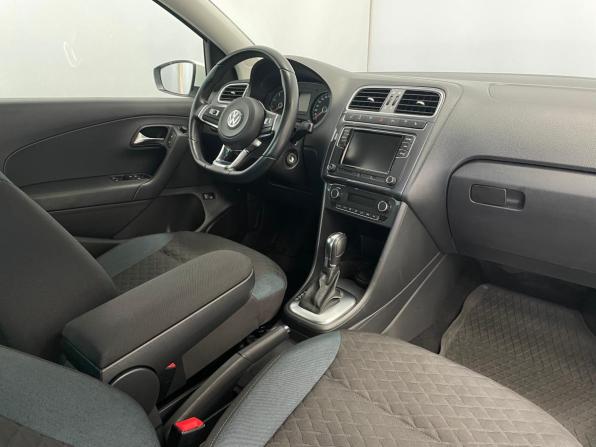 Volkswagen Polo V Рестайлинг с пробегом 2019 года, цена 1 289 000 рублей, 101779 км, седан, Автокод Объявления