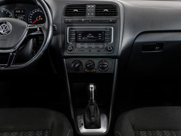 Volkswagen Polo V Рестайлинг с пробегом 2017 года, цена 929 000 рублей, 174140 км, седан, Автокод Объявления