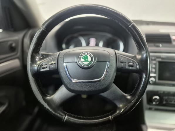Skoda Octavia II (A5) Рестайлинг с пробегом 2013 года, цена 745 000 рублей, 204756 км, лифтбек, Автокод Объявления
