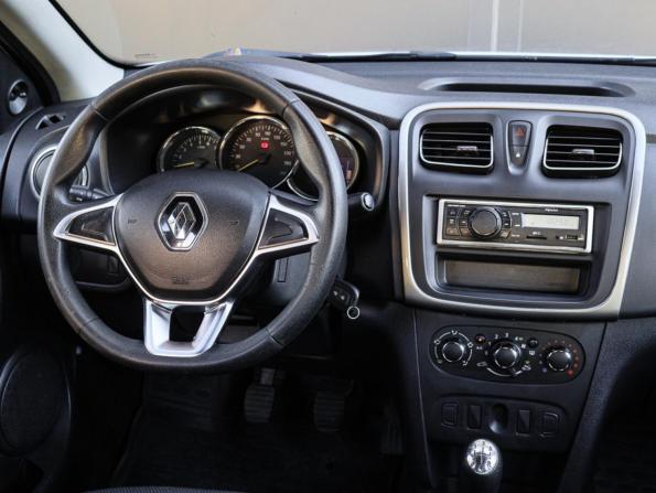 Renault Logan II Рестайлинг с пробегом 2018 года, цена 700 000 рублей, 177000 км, седан, Автокод Объявления