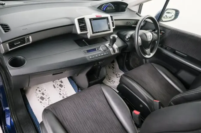 Honda Freed I Рестайлинг 2 с пробегом 2015 года, цена 1 239 000 рублей, 64195 км, компактвэн, Автокод Объявления