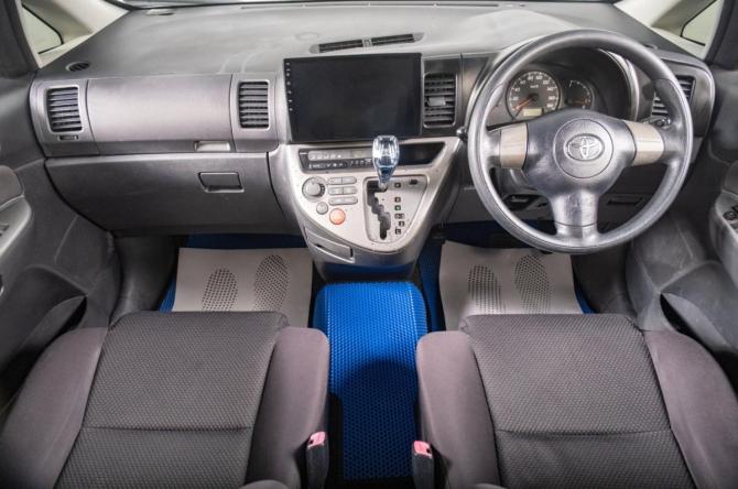 Toyota Wish I Рестайлинг с пробегом 2005 года, цена 699 000 рублей, 300000 км, компактвэн, Автокод Объявления