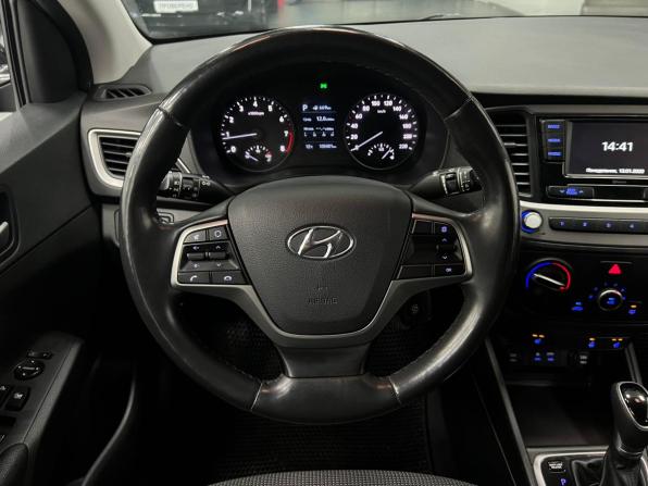 Hyundai Solaris II с пробегом 2017 года, цена 1 350 000 рублей, 105382 км, седан, Автокод Объявления