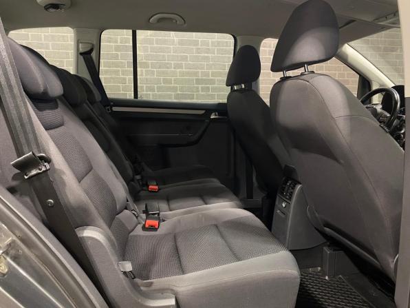 Volkswagen Touran I Рестайлинг 2 с пробегом 2010 года, цена 1 070 000 рублей, 165155 км, компактвэн, Автокод Объявления