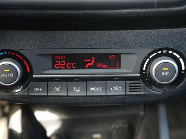 Kia Rio III Рестайлинг с пробегом 2015 года, цена 547 000 рублей, 183000 км, седан, Автокод Объявления