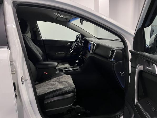 Kia Sportage IV Рестайлинг с пробегом 2018 года, цена 2 275 000 рублей, 93830 км, внедорожник, Автокод Объявления