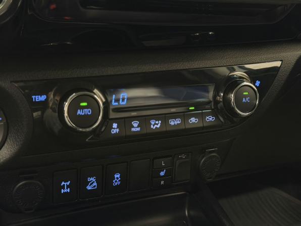 Toyota Hilux VIII с пробегом 2017 года, цена 3 850 000 рублей, 104724 км, offers.body_type.unknown, Автокод Объявления