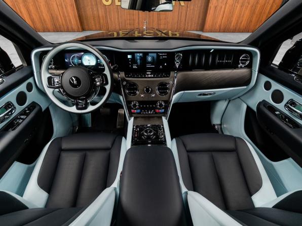 Rolls-Royce Cullinan I Рестайлинг с пробегом 2024 года, цена 57 292 000 рублей, 1876 км, внедорожник, Автокод Объявления