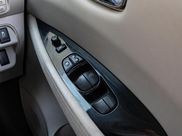 Nissan Leaf I (ZE0/AZE0) с пробегом 2011 года, цена 1 000 000 рублей, 136884 км, хэтчбек, Автокод Объявления