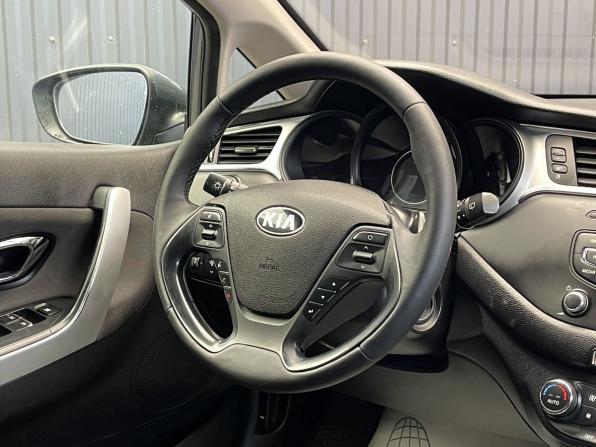 Kia Ceed II Рестайлинг с пробегом 2017 года, цена 1 197 000 рублей, 126925 км, хэтчбек, Автокод Объявления
