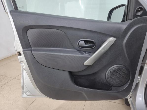 Renault Logan II с пробегом 2015 года, цена 720 000 рублей, 58340 км, седан, Автокод Объявления