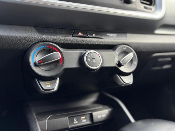 Kia Stonic I с пробегом 2020 года, цена 1 810 000 рублей, 68188 км, внедорожник, Автокод Объявления
