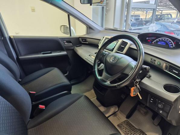 Honda Freed I Рестайлинг с пробегом 2013 года, цена 1 100 000 рублей, 144000 км, компактвэн, Автокод Объявления