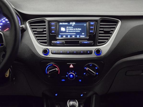 Hyundai Solaris II с пробегом 2017 года, цена 1 035 000 рублей, 130000 км, седан, Автокод Объявления