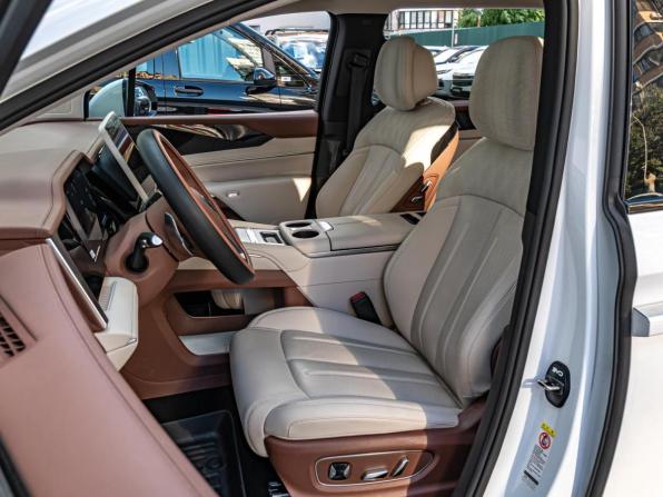 BYD Xia (M9) с пробегом 2025 года, цена 5 860 000 рублей, 356 км, минивэн, Автокод Объявления