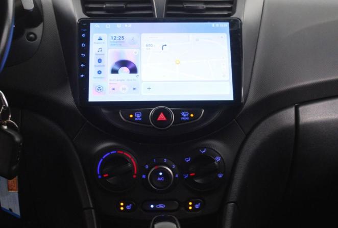 Hyundai Solaris I Рестайлинг с пробегом 2015 года, цена 950 000 рублей, 92156 км, хэтчбек, Автокод Объявления