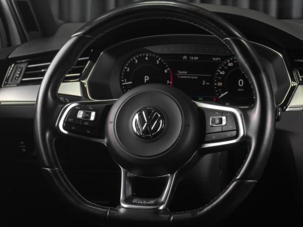 Volkswagen Passat B8 с пробегом 2018 года, цена 2 389 000 рублей, 130523 км, седан, Автокод Объявления