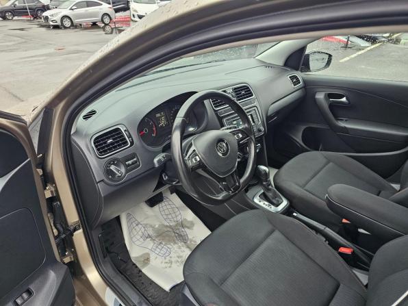 Volkswagen Polo V Рестайлинг с пробегом 2017 года, цена 1 344 995 рублей, 51380 км, седан, Автокод Объявления