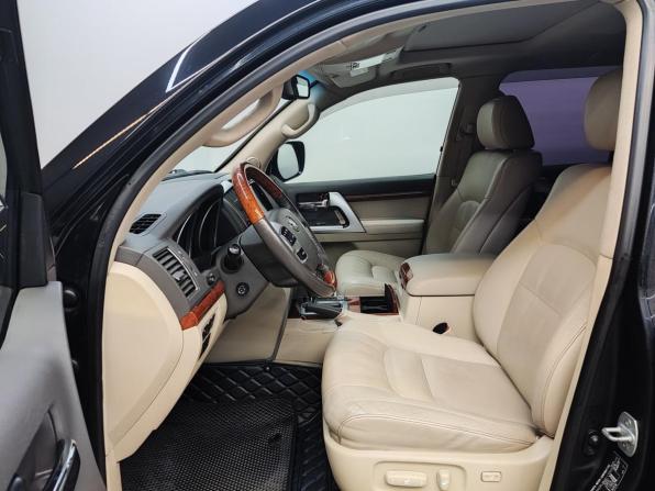 Toyota Land Cruiser 200 Series Рестайлинг 1 с пробегом 2013 года, цена 3 100 000 рублей, 268821 км, внедорожник, Автокод Объявления