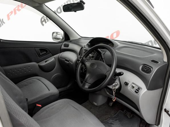 Toyota FunCargo с пробегом 2002 года, цена 420 000 рублей, 216994 км, минивэн, Автокод Объявления