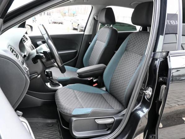Volkswagen Polo V Рестайлинг с пробегом 2019 года, цена 1 359 800 рублей, 117277 км, седан, Автокод Объявления