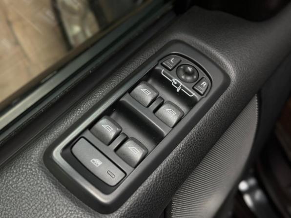 Land Rover Discovery IV с пробегом 2013 года, цена 1 820 000 рублей, 229000 км, внедорожник, Автокод Объявления