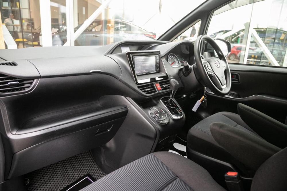 Toyota Noah III (R80) Рестайлинг Иркутск  - изображение 19