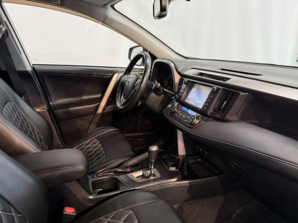 Toyota RAV4 IV (XA40) Рестайлинг с пробегом 2018 года, цена 2 490 000 рублей, 101792 км, внедорожник, Автокод Объявления