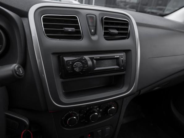 Renault Logan II Рестайлинг с пробегом 2021 года, цена 950 000 рублей, 89260 км, седан, Автокод Объявления