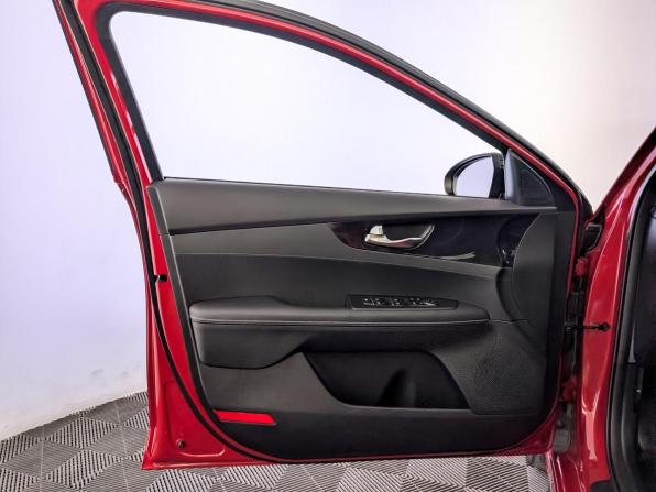 Kia Cerato IV Рестайлинг с пробегом 2021 года, цена 2 425 000 рублей, 48655 км, седан, Автокод Объявления