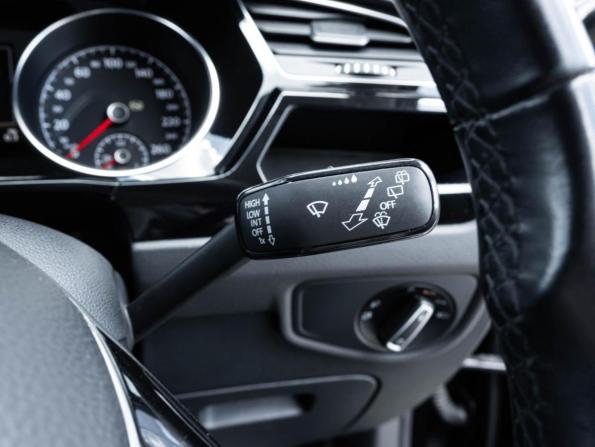 Volkswagen Touran II с пробегом 2015 года, цена 1 465 000 рублей, 136410 км, компактвэн, Автокод Объявления