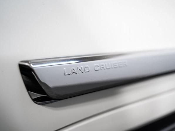 Toyota Land Cruiser 200 Series Рестайлинг 2 с пробегом 2015 года, цена 6 425 000 рублей, 120999 км, внедорожник, Автокод Объявления