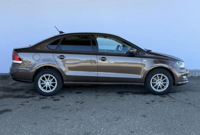 Volkswagen Polo V Рестайлинг с пробегом 2017 года, цена 895 000 рублей, 131881 км, седан, Автокод Объявления