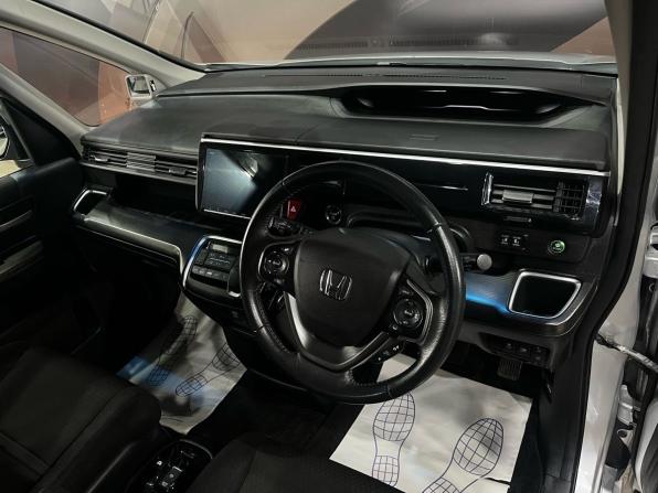 Honda Stepwgn V Рестайлинг с пробегом 2018 года, цена 2 100 000 рублей, 130000 км, минивэн, Автокод Объявления