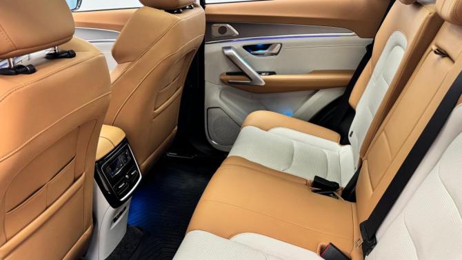 JETOUR X70+ I Рестайлинг с пробегом 2024 года, цена 2 725 000 рублей, 1742 км, внедорожник, Автокод Объявления