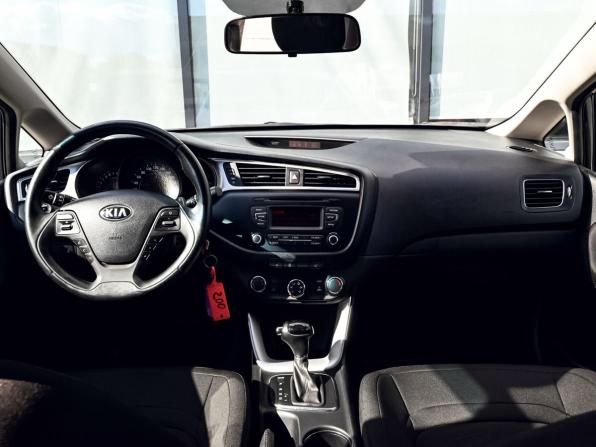 Kia Ceed II Рестайлинг с пробегом 2018 года, цена 1 569 000 рублей, 62648 км, хэтчбек, Автокод Объявления