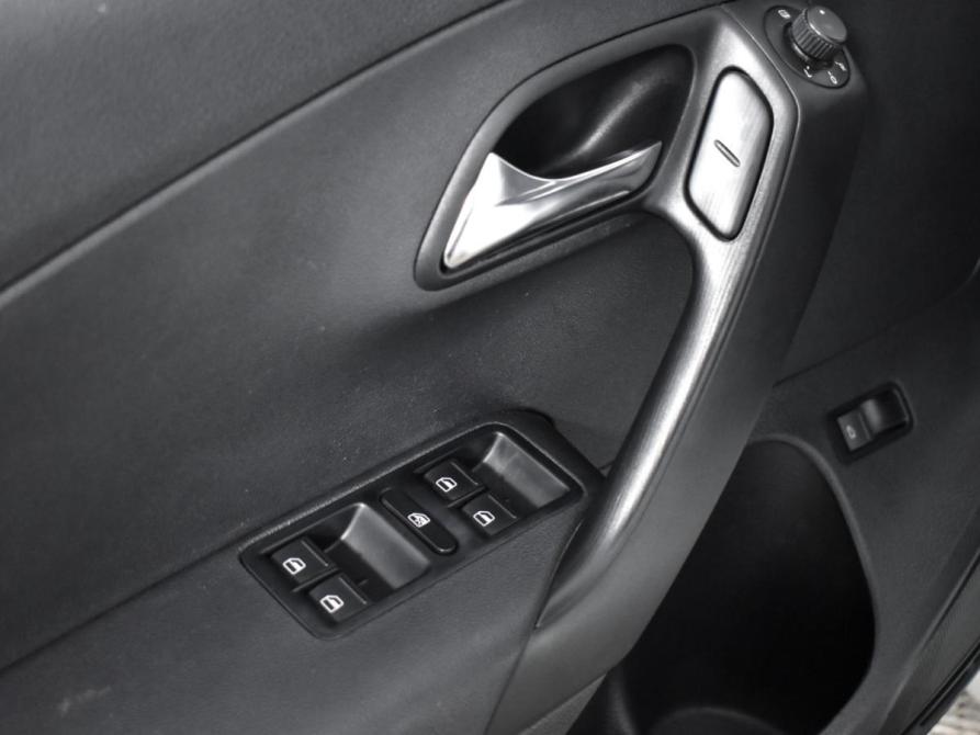 Volkswagen Polo V Рестайлинг Санкт-Петербург  - изображение 10