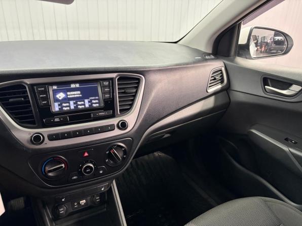 Hyundai Solaris II с пробегом 2018 года, цена 1 047 000 рублей, 99114 км, седан, Автокод Объявления