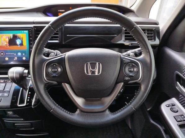 Honda Stepwgn V с пробегом 2016 года, цена 1 850 000 рублей, 96573 км, минивэн, Автокод Объявления