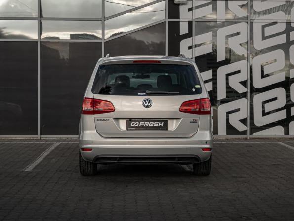 Volkswagen Sharan II с пробегом 2013 года, цена 1 345 000 рублей, 93614 км, минивэн, Автокод Объявления